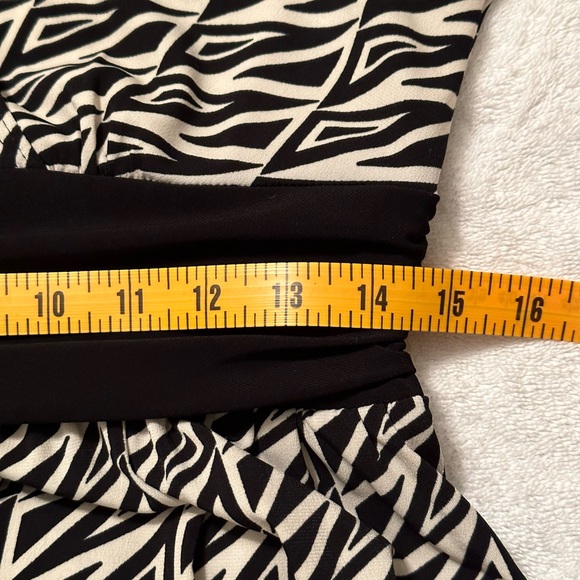 TravelSmith Crossover V Neck Empire Waist Black Cream Stretch Dress Small - Picture 9 of 13